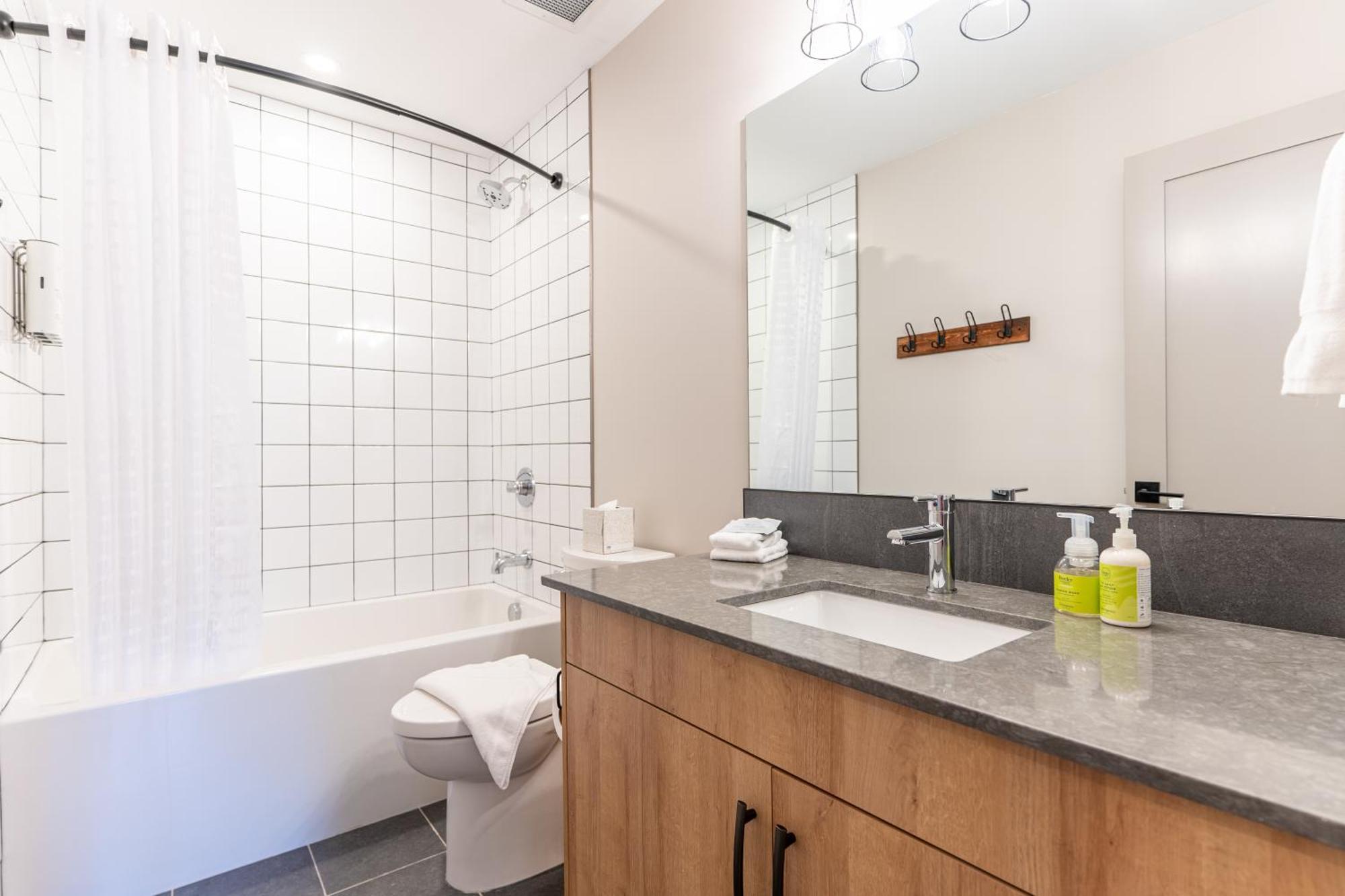 Basecamp Suites Revelstoke Pokoj fotografie