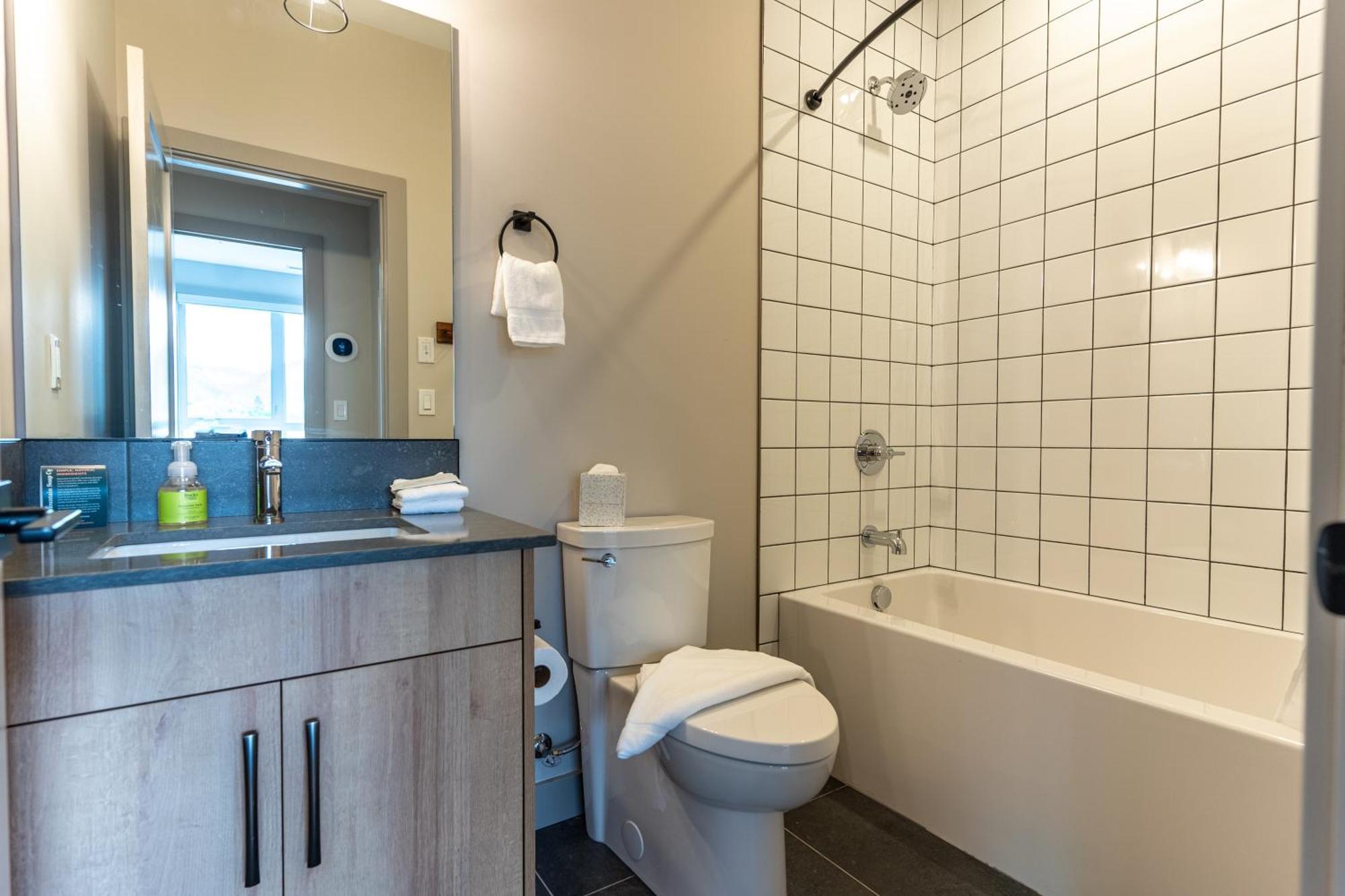 Basecamp Suites Revelstoke Pokoj fotografie